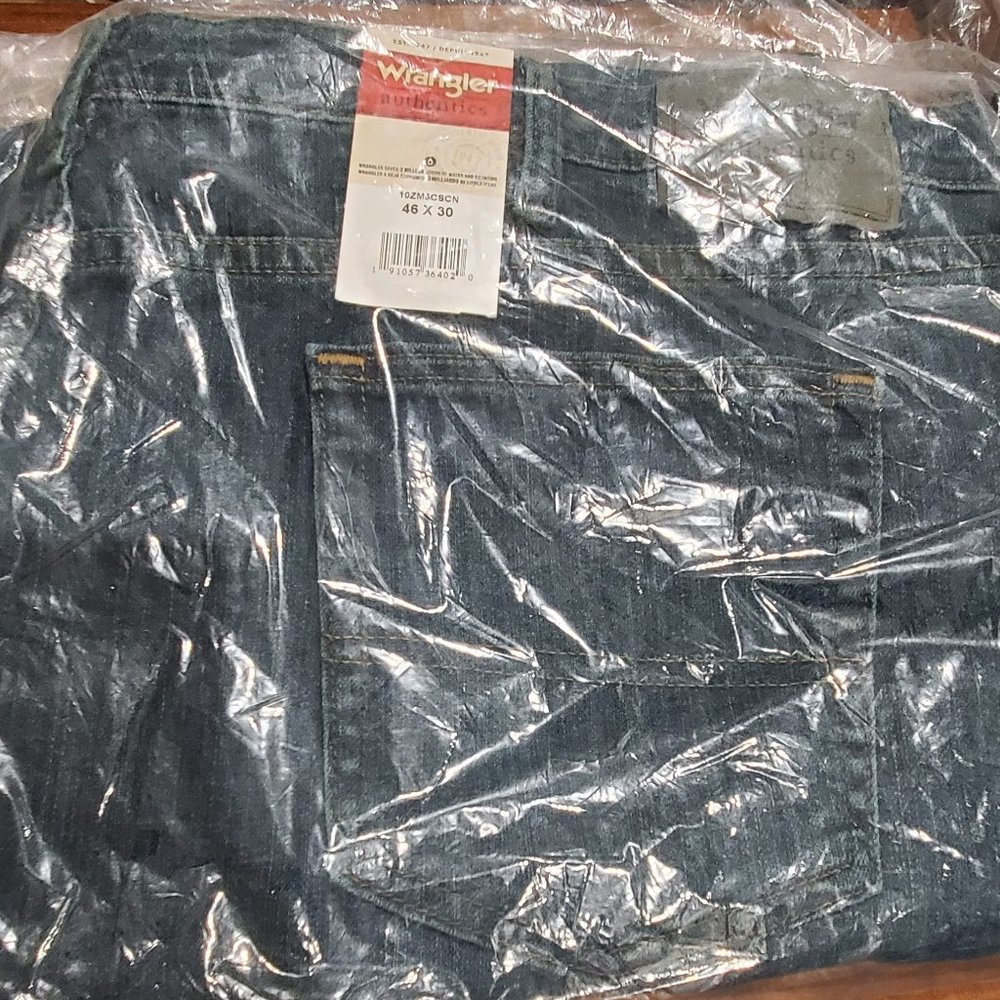 Wrangler Men's Relaxed Fit Boot Cut Jean New with Tags Size 46x30
